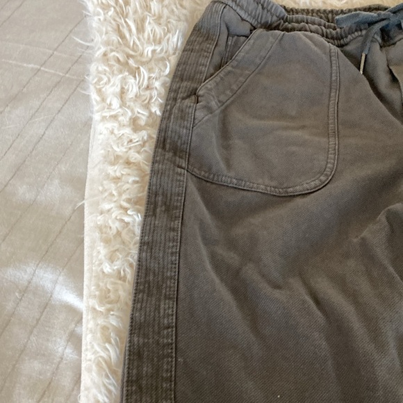 Athleta Farallon joggers in olive green - Picture 9 of 14